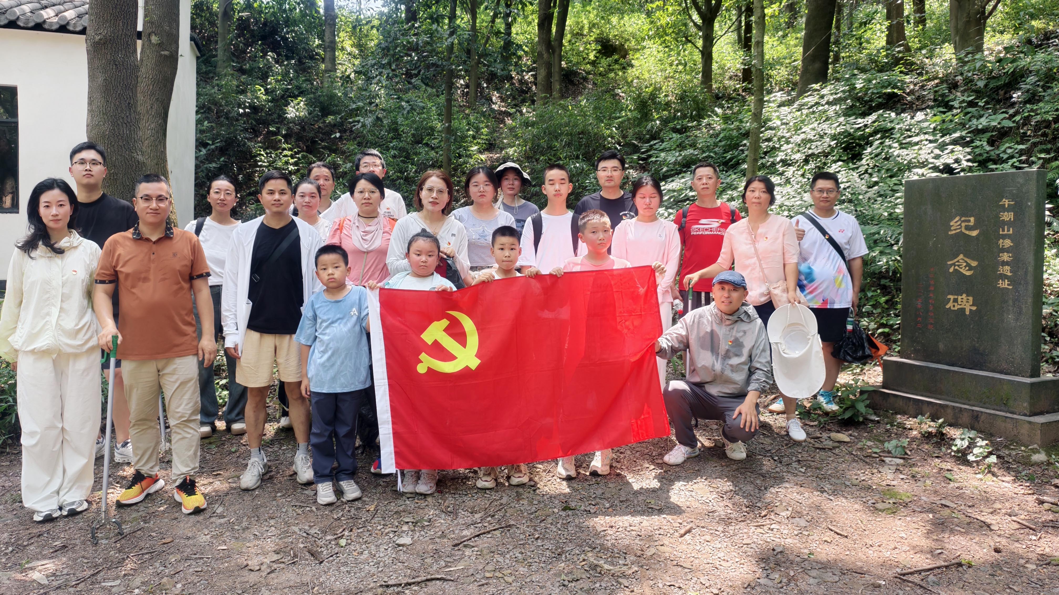 1752135605989198ycL2.jpg